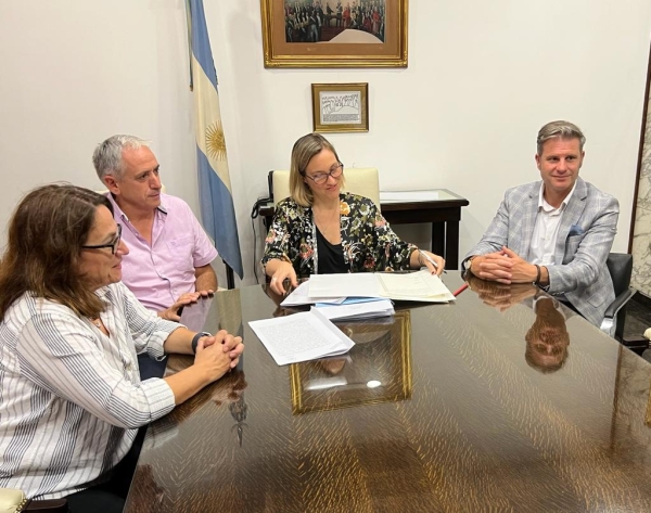 JAVIER GASTÓN: “PARA EL 2023 PROYECTAMOS 430 NUEVAS VIVIENDAS PARA FAMILIAS DE CHASCOMÚS” 