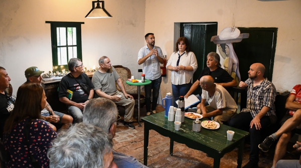 Reunión con vecinos que participaron de la gesta de Malvinas