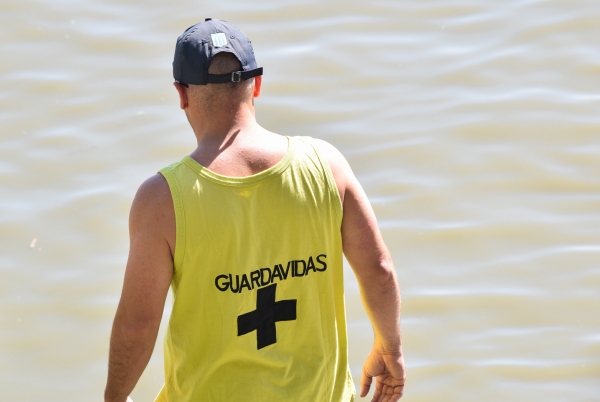 El servicio de guardavidas brinda seguridad para vecinos y turistas