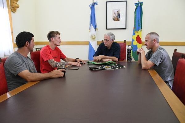 Javier Gastón recibió al nuevo campeón interprovincial de boxeo