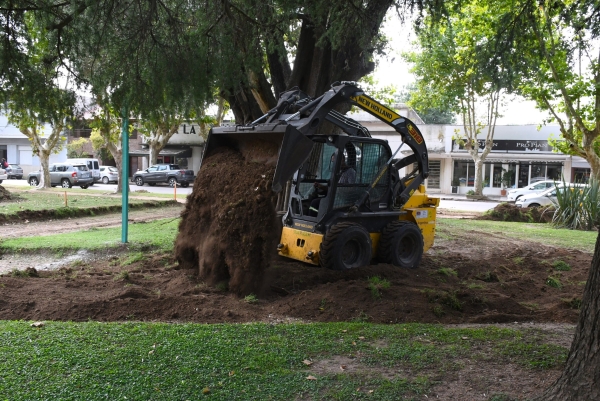 Siguen las obras de remodelación en la Plaza Sarmiento