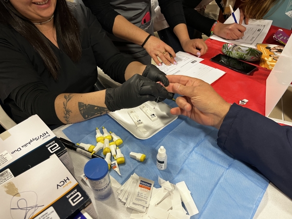 Testeos rápidos para sífilis y HIV