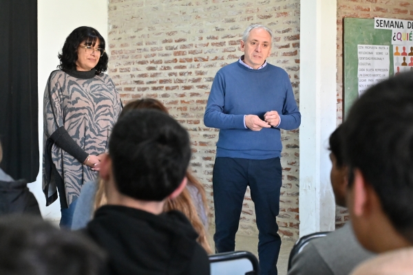 Se entregaron los carnets de manipulador de alimentos en la Escuela Agraria N°1