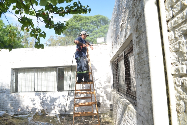 Se realiza la pintura exterior de la Escuela Municipal N° 1