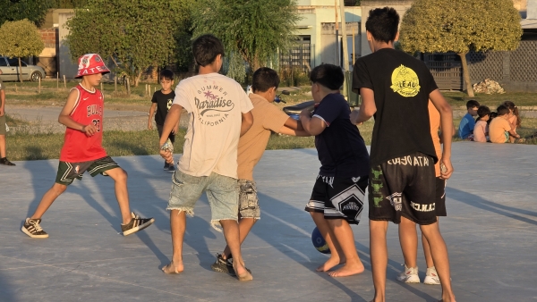 Juguemos Piola se afianza como un espacio de encuentro en el barrio 30 de Mayo