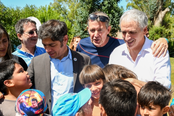 El Gobernador Axel Kicillof y el Intendente Javier Gastón recorrieron las actividades de Escuelas Abiertas